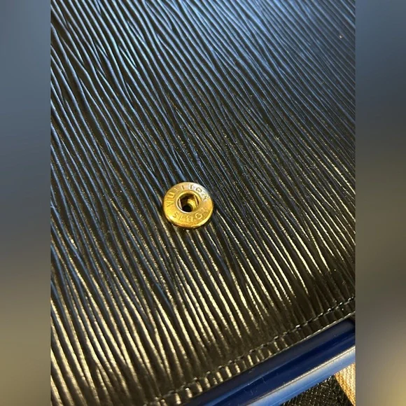 🌸SALE🌸Louis Vuitton Epi Black Agenda GM with new 2026 refill - Picture 8 of 16